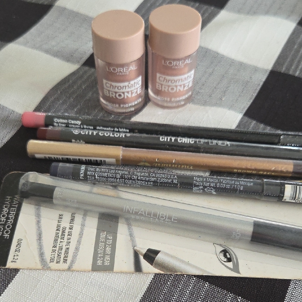 L'Oreal Chromatic Bronze Makeup Set - Pink and Brown